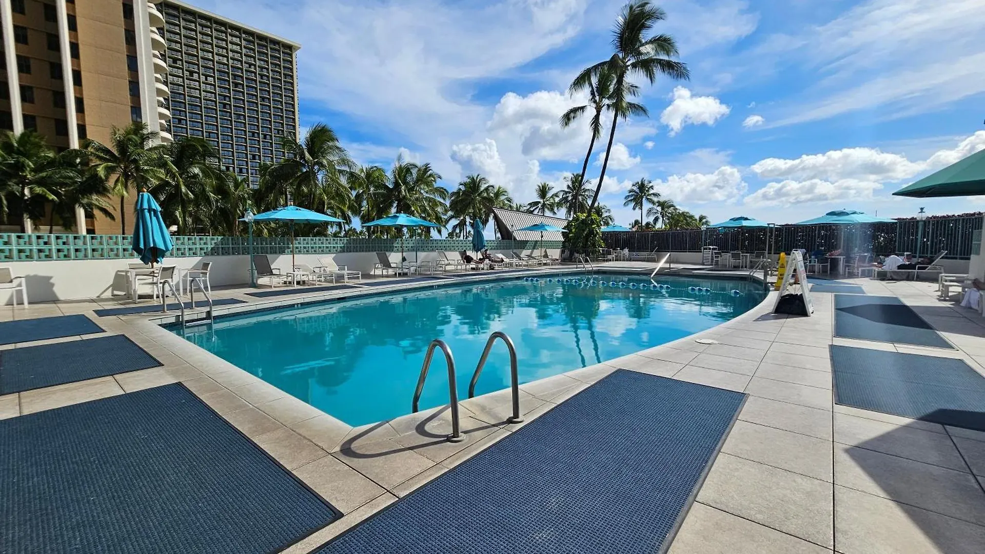 Ilikai Tower 701 City View 1Br location
